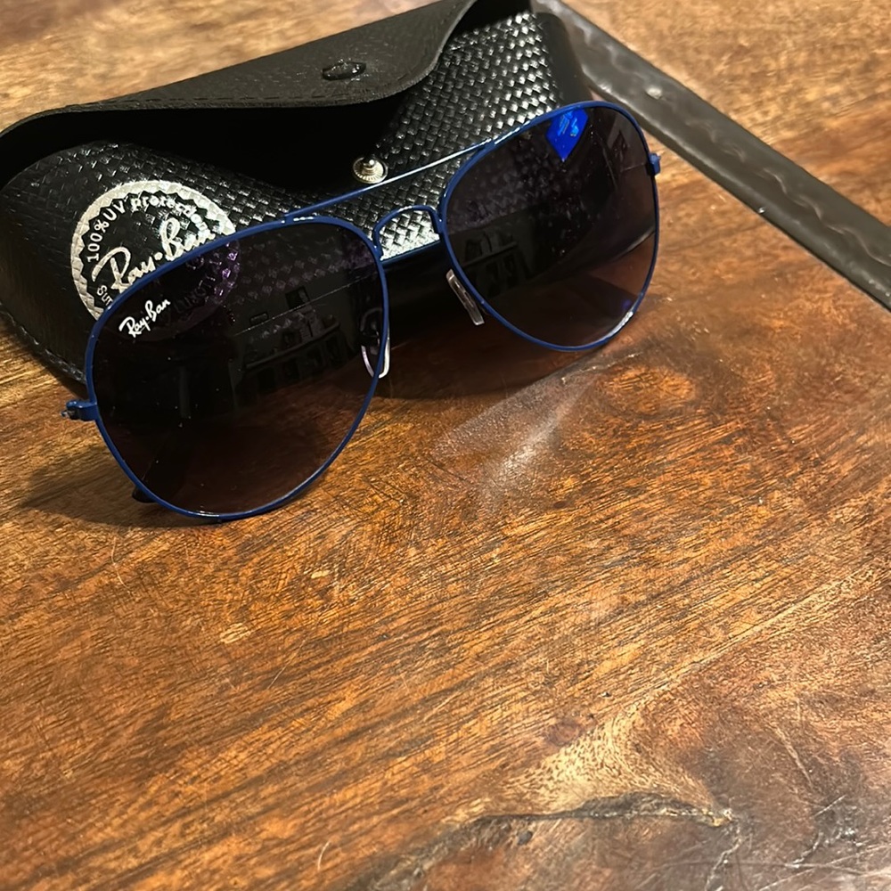 Blue / black ray bans